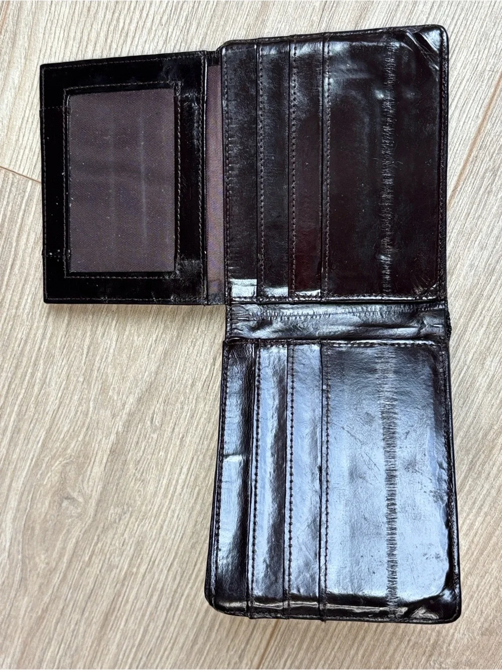 Vintage Men's Dark Brown Eel Leather Bi-Fold Wallet